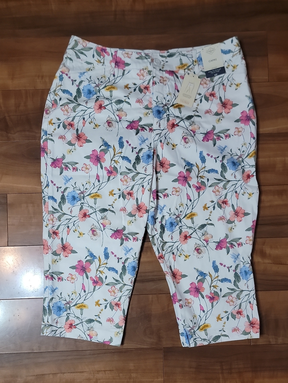 (#17) St. John's Bay White Floral Capri Pants with Pink, Blue & Yellow Flowers
